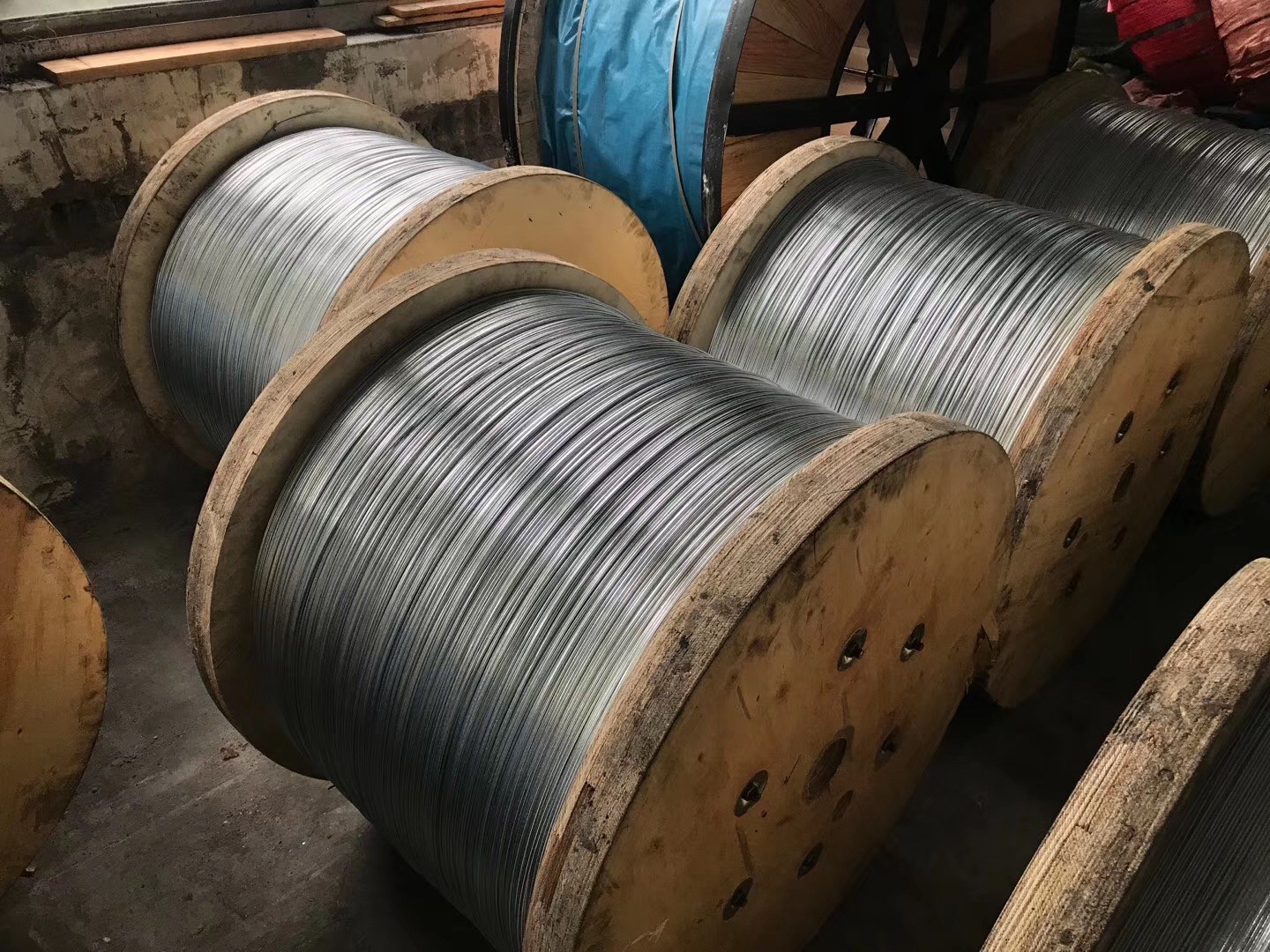  ASTM B 498 Hot Dipped 1mm Galvanized Steel Wire For ACSR Conductor Manufactures