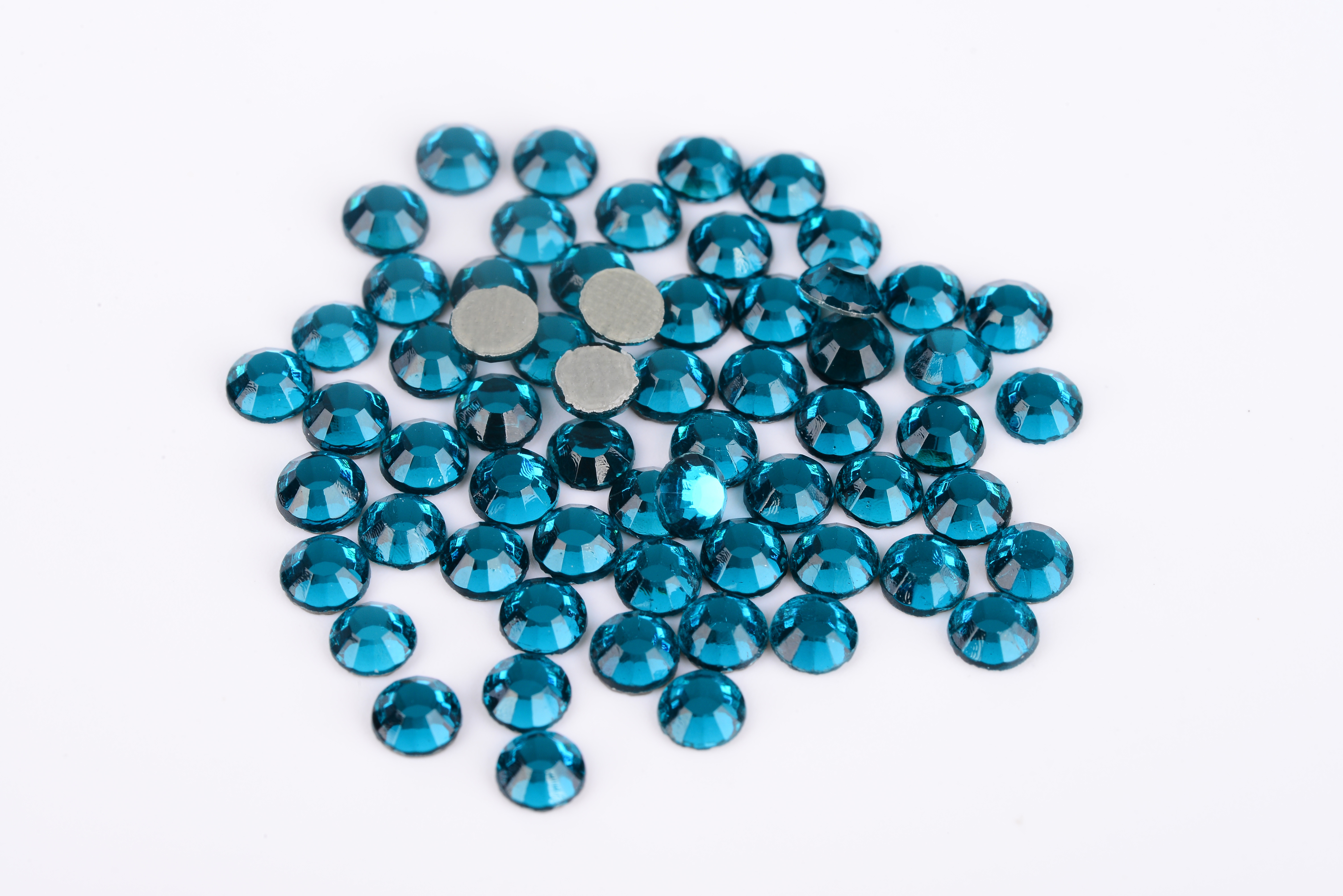  Lead Free Hotfix Crystal Rhinestones High Color Accuracy Wear Resistance Manufactures