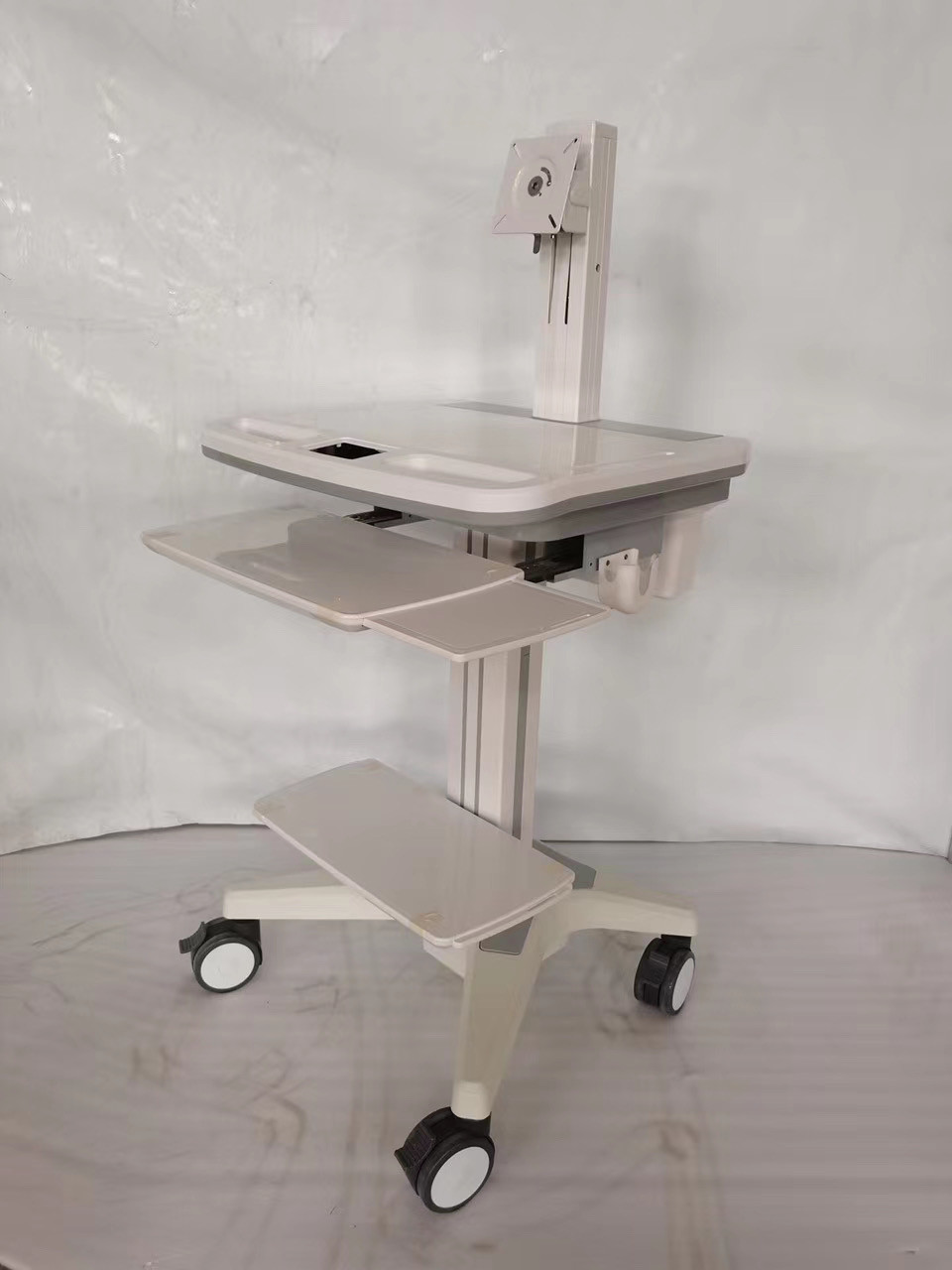  Laboratory Medical Hospital Workstation Mobile Simple Stable computer trolley Manufactures