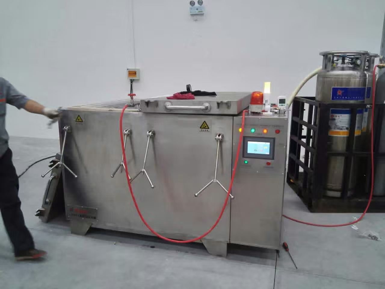 1000kg Cryogenic Refrigeration System 5 Kw Ultra Cold Freezer For Valve Testing 650 KG/H Manufactures