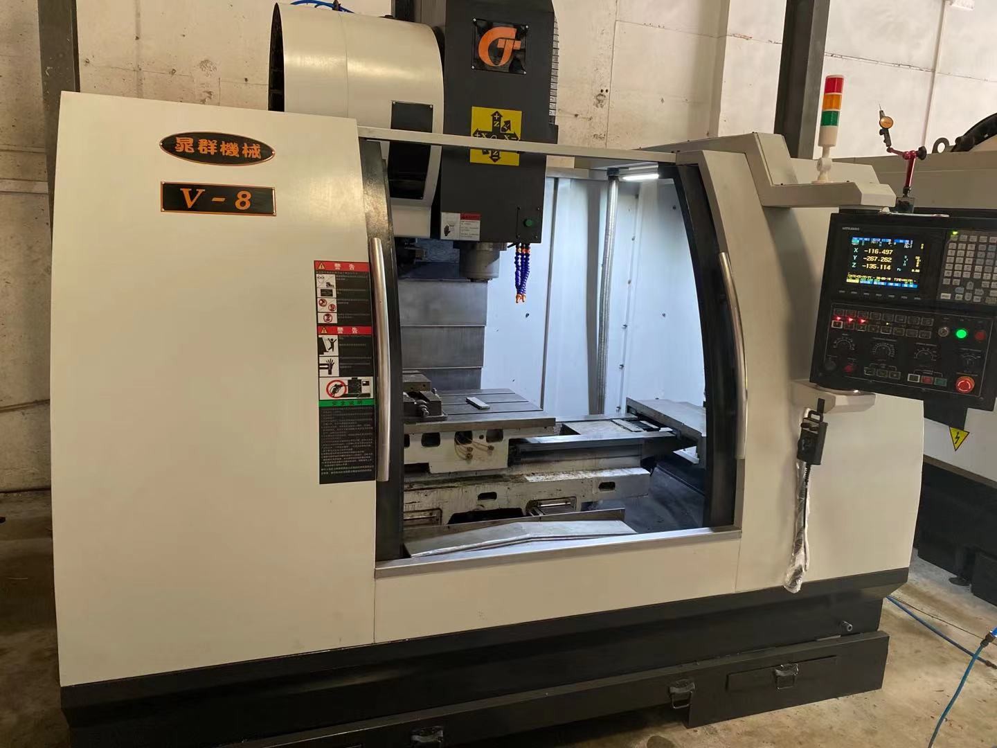  VMC 850 Vertical CNC Machining Center Mitsubishi System 380V 50Hz 3Phases Manufactures