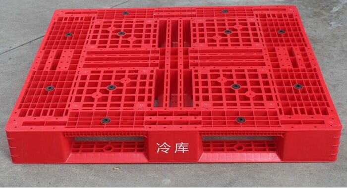  Durable Cold Room Food Grade Storage Plastic Pallet With Steel Tube Manufactures