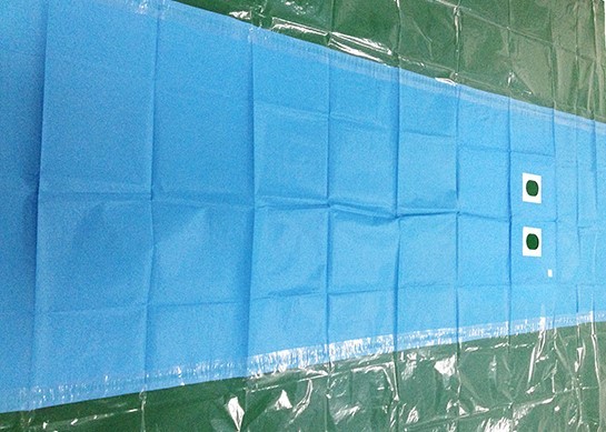  Angiography Disposable Surgical Drapes , Fenestrated Sheet Three Layers Lamination Manufactures