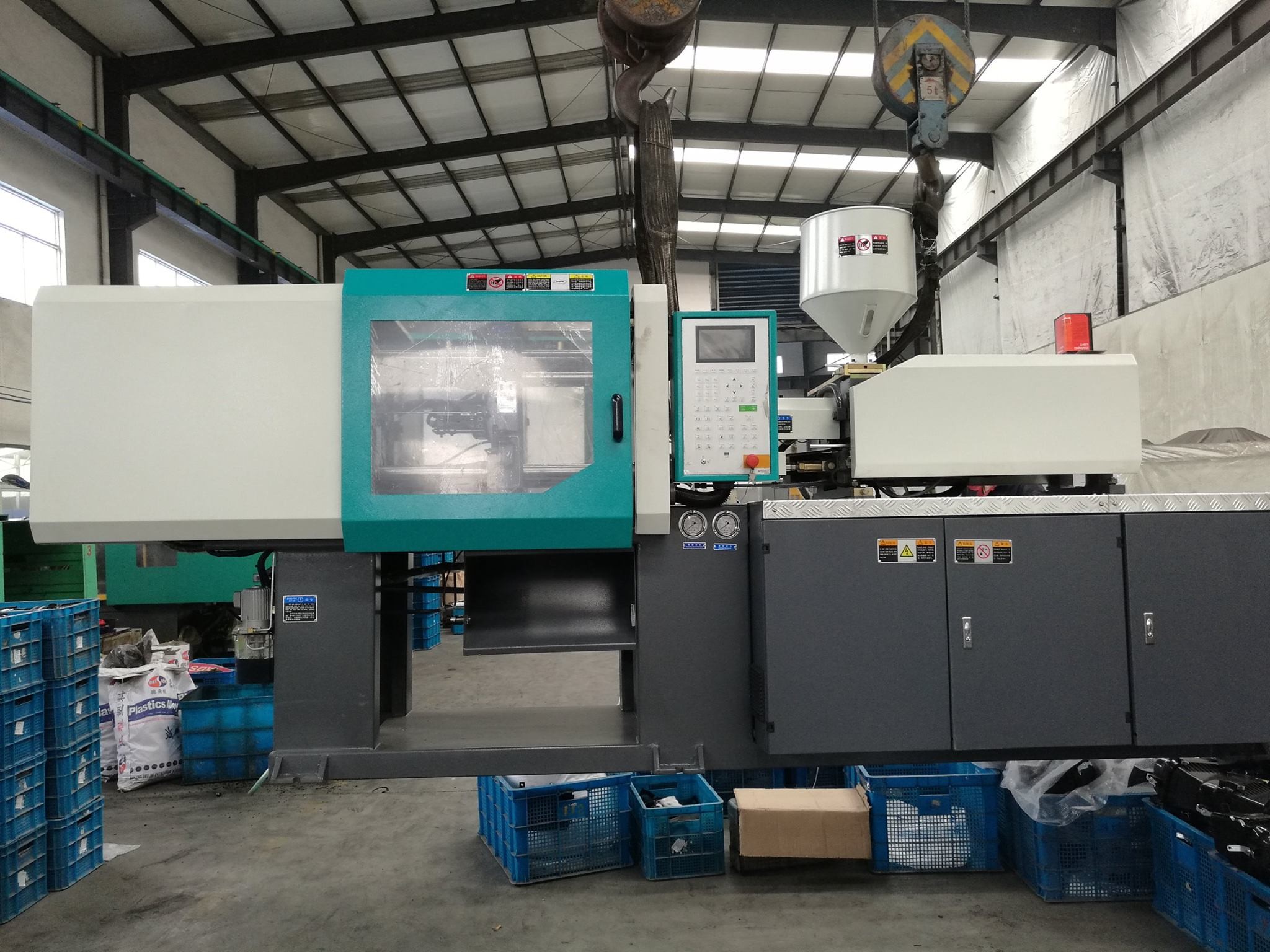  Horizontal Plastic Cup And Cup Cover Injection Molding Machine With High Output Manufactures