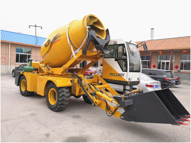  4WD Type 270°  Rotation 5050L Mobile Concrete Mixer Truck Manufactures