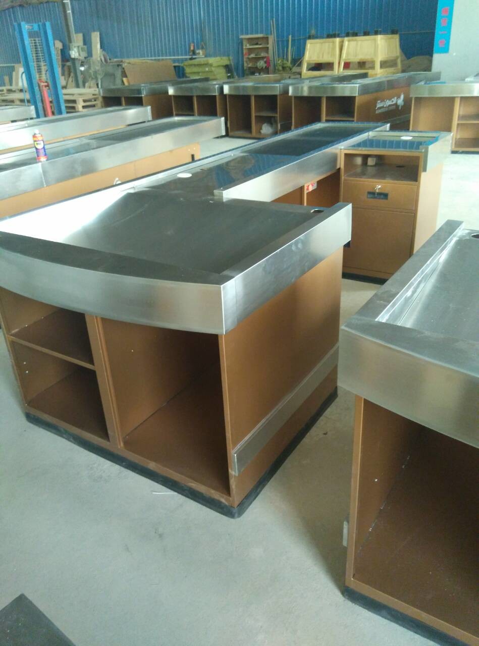  Automatic Supermarket Checkout Cashier Table , Luxury Conveyor Belt Checkout Desk Manufactures