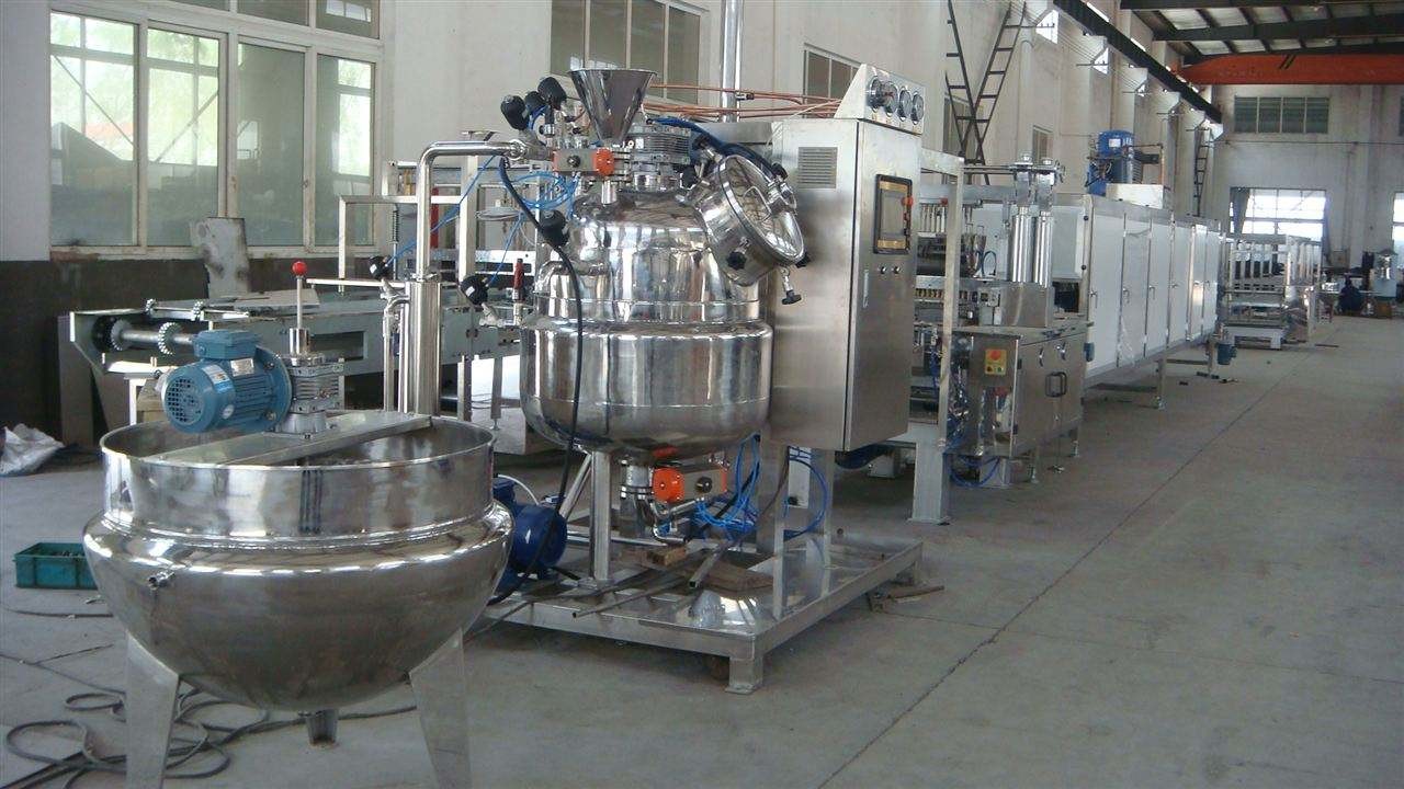 Jelly Candy Depositing Machine Line Manufactures