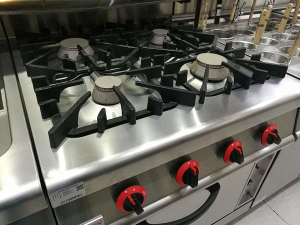 Western Kitchen Equipment Commercial Gas Stove 4 Burner with Down Oven 700*700*850+70mm