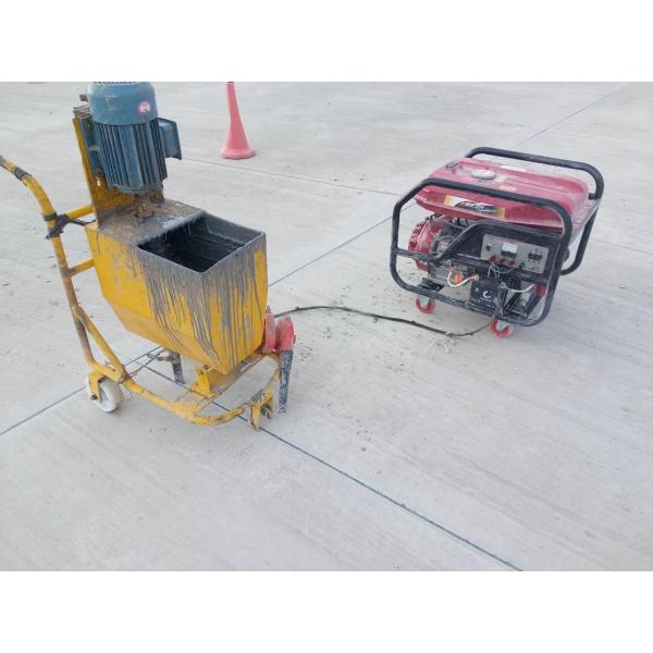 Repairing and Sealing Vertical and Horizontal Expansion Joints Self-leveling