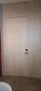  ISO9001 Certification Damp Proof Hotel Room Door 150mm Thinkness Manufactures