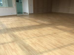  6mm PVC Sport Flooring Wooden Grain Pattern Dancing Room Manufactures