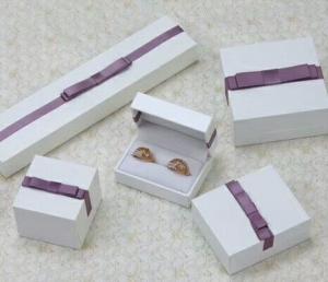 Fashion PU Paper Plastic Jewelry Gift Box With Bow Customized