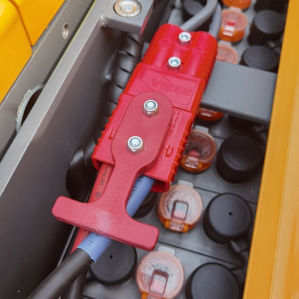 Electric Apilador Stacker 1500kg 2000kg Rider Stacker Forklift with Customer Demanded