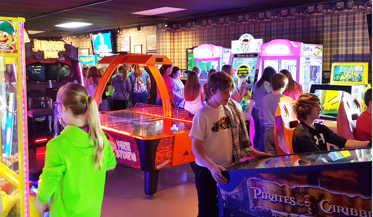 Coin Operated High Quality Revenue in Room Arcade Shadow Boy Planet Prize Clamp Snacks Vending Gift Prize Game Clip Machine