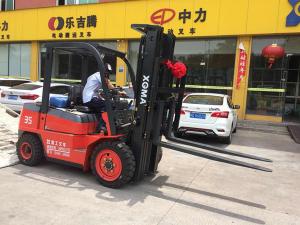  Pneumatic Tire Diesel Operated Forklift , Forklift 3 Ton Lower Consumption Manufactures