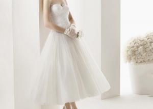 China Sexy Short Fitted Wedding Dress Off White Strapless Waist Lace And Beads / Tulle Pleating Dress on sale