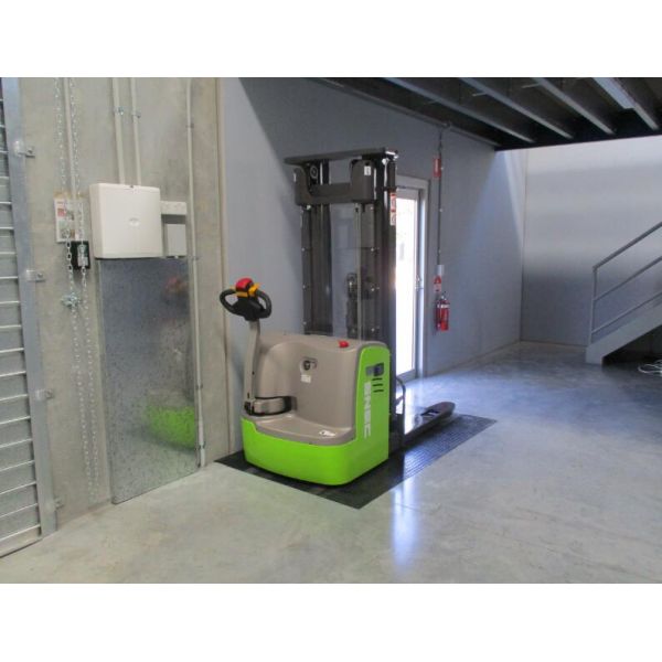 Min. Lifting Height 145mm Full Electric Pallet Stacker Forklift For Warehouse Operations