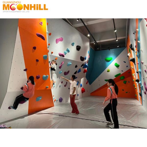 Children Bouldering Rock Climbing Wall Different Slope Angles customized