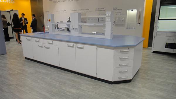 12mm Monolithic corner countertop wiht matte surface for pharma companies