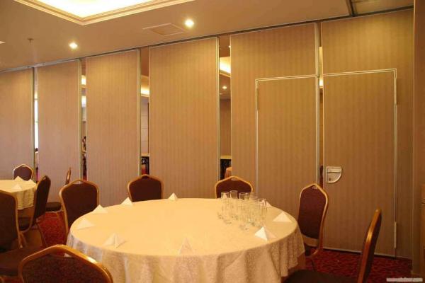 Quality Apartment / Hotel Movable Folding Partition Walls Insulation Energy Saving for sale