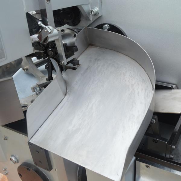 Square / Oval Candy Double Twist Candy Wrapping Machine With Material Plate