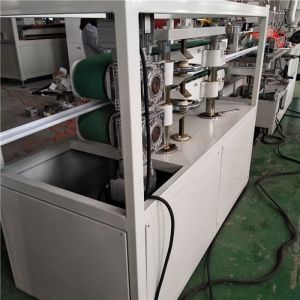 T5 Transparent PC Lampshade Extruder Machine Adopts Efficient Extrusion Screw