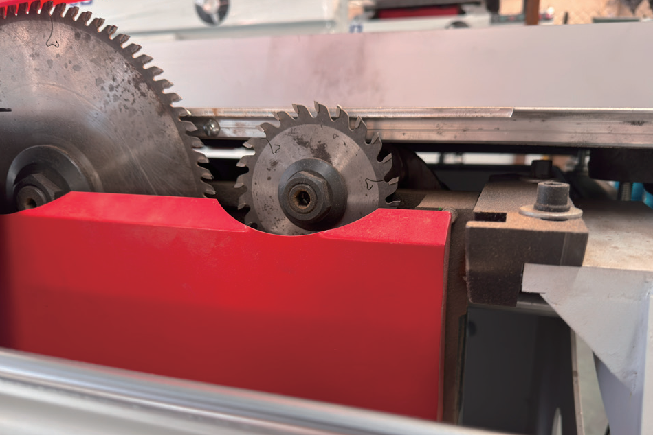 Robust Wood Cutting Sliding Table Saw Machine Easy To Operate For Woodworking