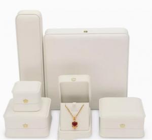  PMS Jewelry Packaging Box Velvet Leather Jewelry Boxes Biodegradable Manufactures