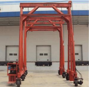  Red Steel Standard Mobile Container Crane , Port Gantry Crane Container Handling Crane Manufactures
