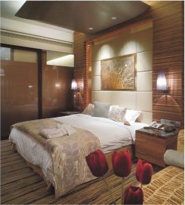  Modern Hotel Bedroom Design King Standard Room Furniture bed and Vanity Cabinets SR-012 Manufactures