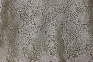  Flower Pattern Guipure Lace White , White Chantilly Lace Fabric Manufactures