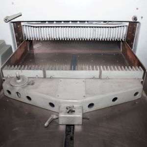 Semi Automatic A3 A4 Electric Paper Cutting Machinery 1150mm Guillotine Book