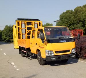  ISUZU Chassis Pneumatic Truck Mounted Attenuator With LED Display Screen Manufactures