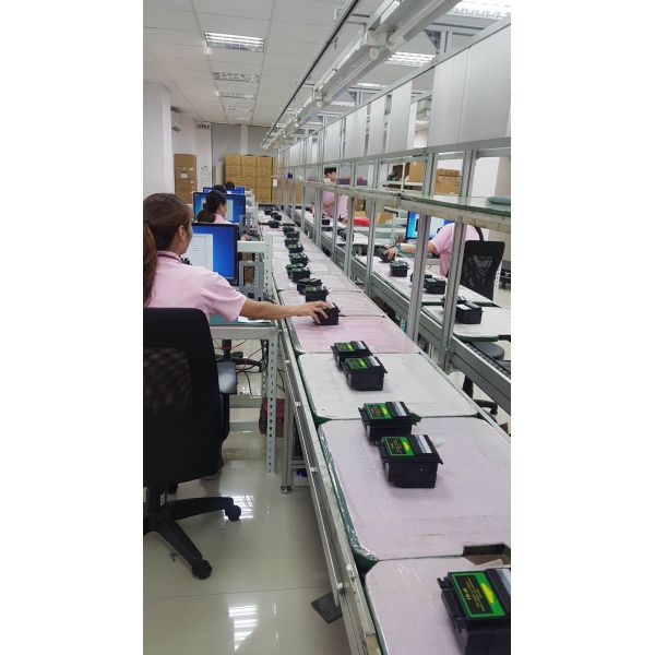 Coin Operated High Quality Revenue in Room Arcade Shadow Boy Planet Prize Clamp Snacks Vending Gift Prize Game Clip Machine